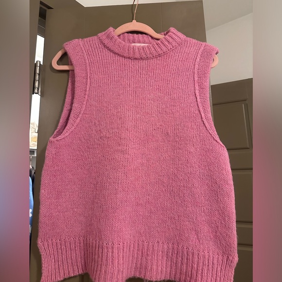 Pink sweater vest - Picture 2 of 2